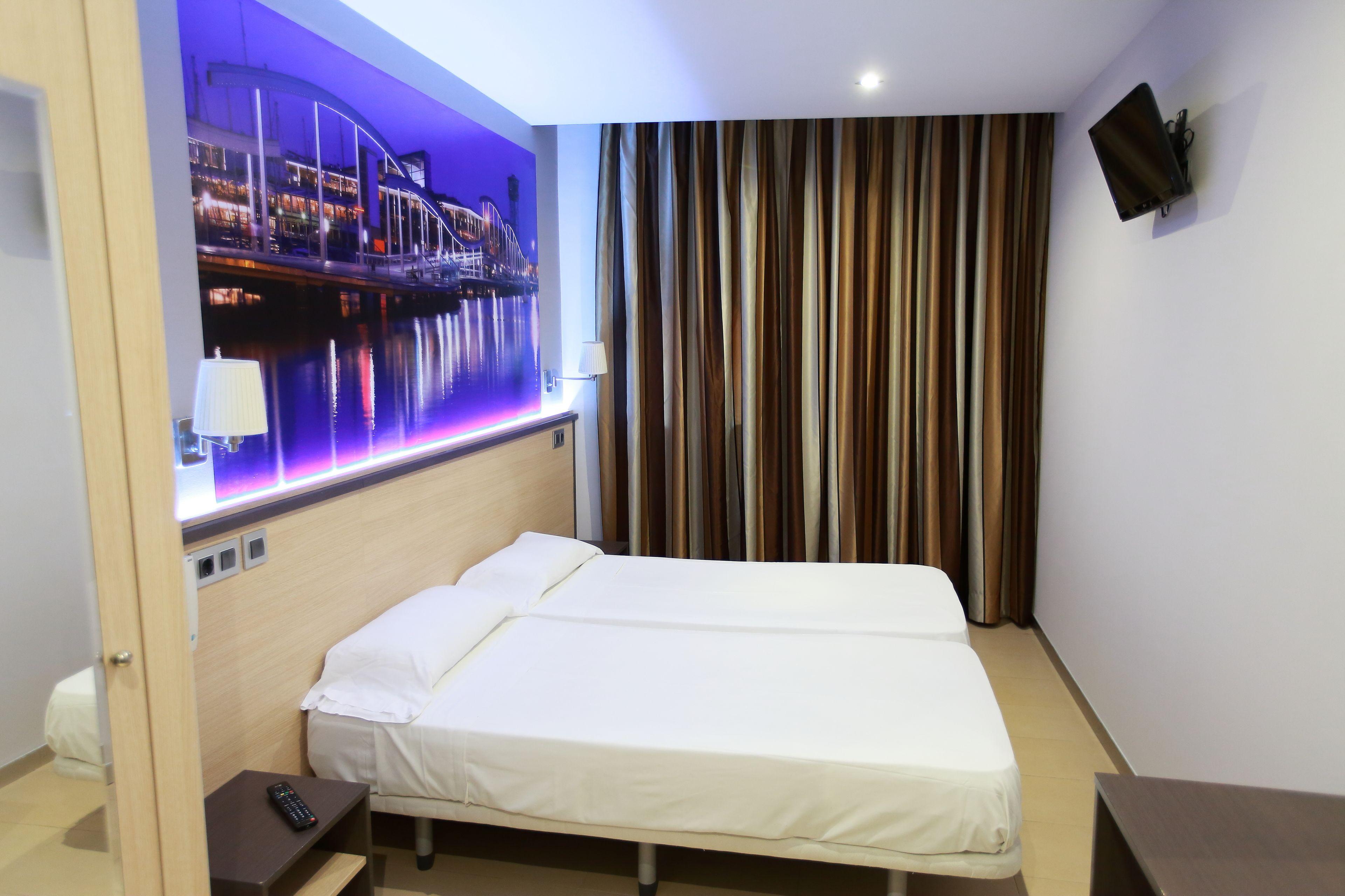 Hostal Las Flores Ramblas — Foto 1